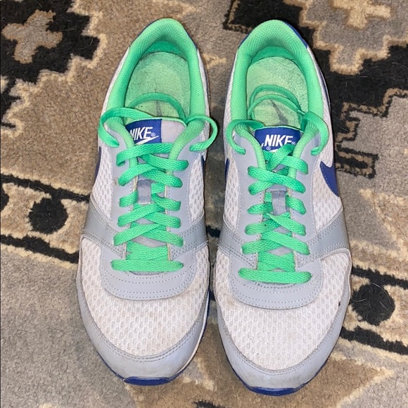 Nike 90s Style Tennis Shoes - Picture 2 of 6